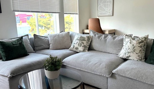 Modern 2-bedroom apartment with AC, WiFi in Tacoma