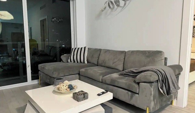 Modern 2-Bedroom Apartment in Miami + Parking