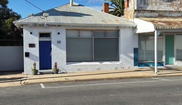 Modern 2 bedroom cottage in historic setting