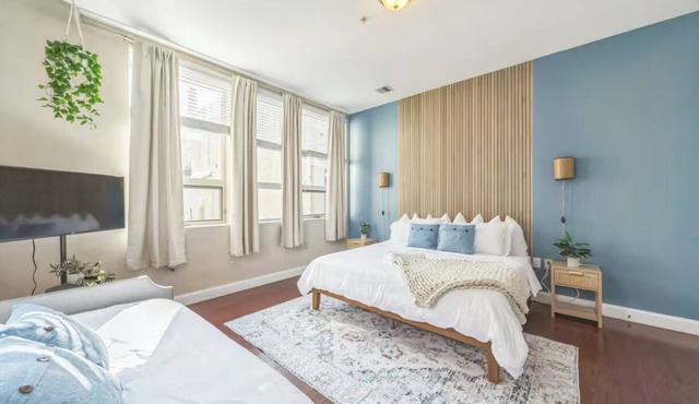 Modern 2-bedroom condo in Center City Philadelphia - Walk to Convention Center