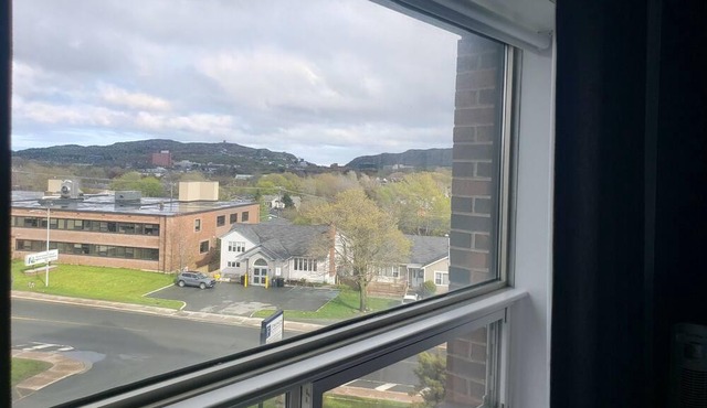 Modern 2 Bedroom Condo in ideal location