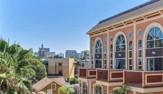 Modern 2-bedroom condo in the heart of Downtown San Jose. Walkable to dining, entertainment, and transit—perfect for business travelers, couples, or short-term stays.