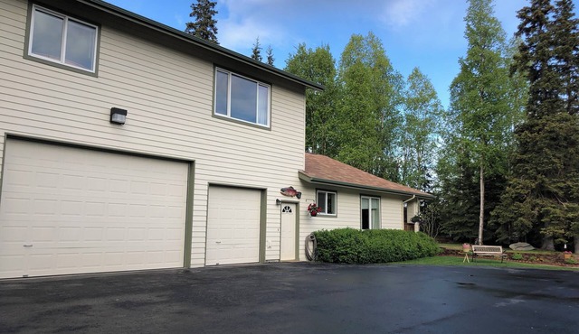 Modern 2-bedroom corporate apartment with WiFi, fitness room in South Anchorage