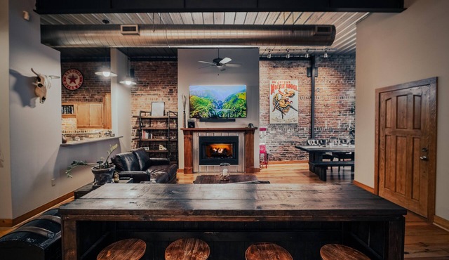 Modern 2 Bedroom Downtown Studio Apartment