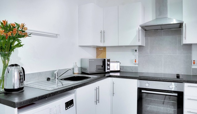 Modern 2 bedroom flat near Liverpool City Centre