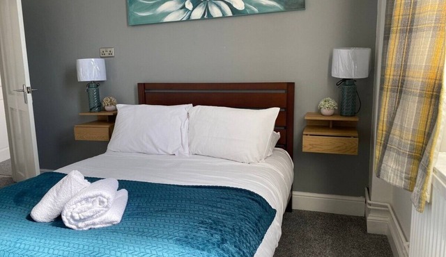 Modern 2 Bedroom Flat in Robert st, Swansea