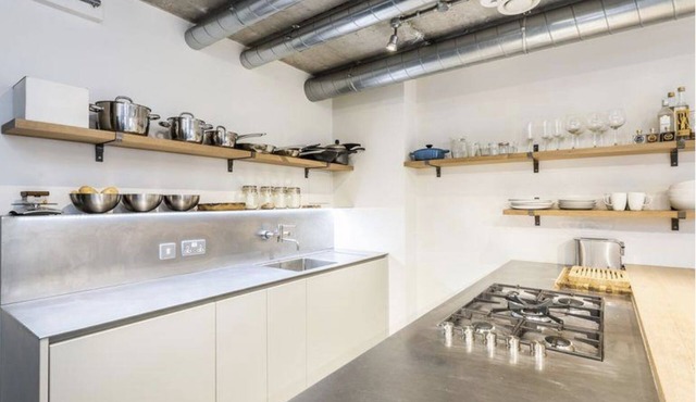 Modern 2 bedroom flat in central London