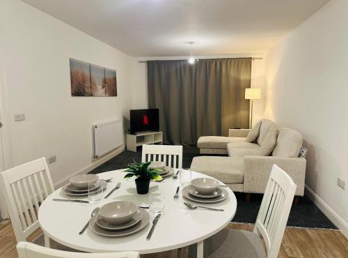 Modern 2 Bedroom Flat with Stylish Comfort