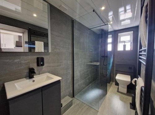 Modern 2 bedroom house near national park