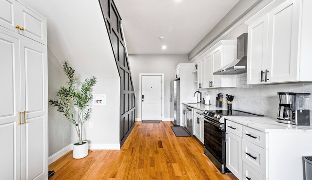 Modern 2-Bedroom Gem in Charming Downtown Providence