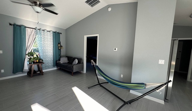 Modern 2-bedroom house with WiFi and AC in lovely Summerfield