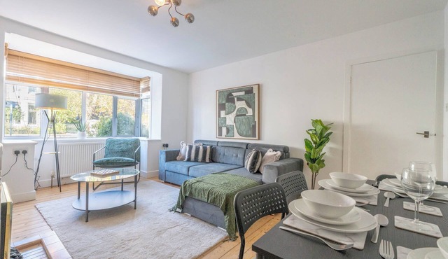 Modern 2-Bedroom Home in Central Aberdeen – Sleeps 4, Free Wi-Fi