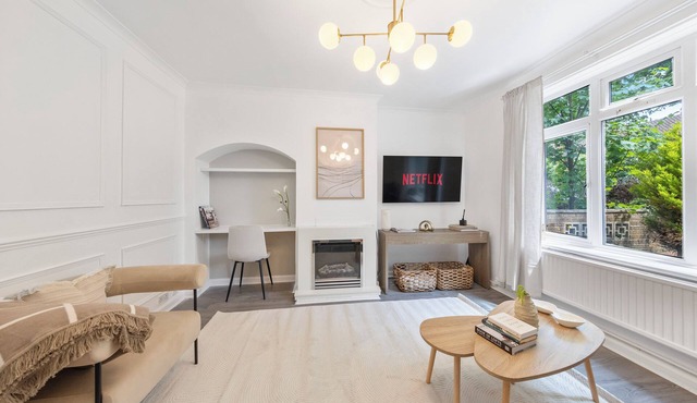 Modern 2-Bedroom Home in Bromley