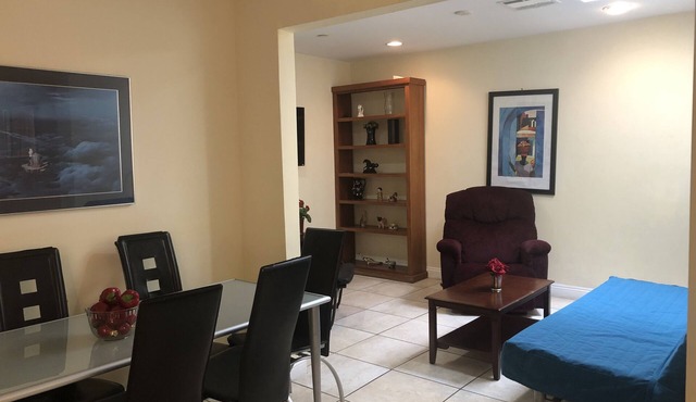 Modern 2 Bedroom Home in Burbank