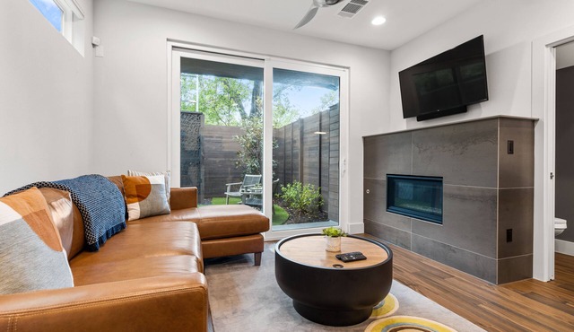 Modern 2 Bedroom Home near UT - Walk to bars and restaurants!
