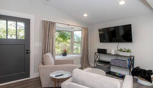 Modern 2 Bedroom Home in West Knoxville