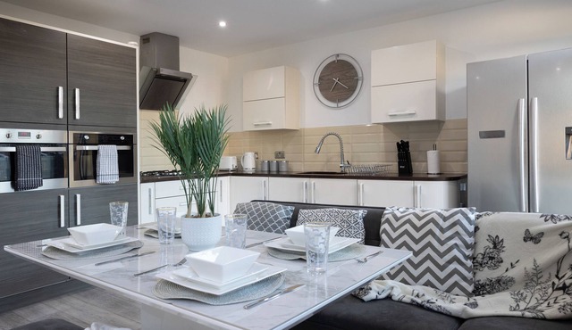 Modern 2 Bedroom Home With Off-Road Parking