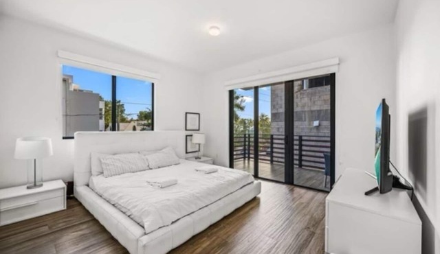 modern 2 bedroom in heart of coconut grove