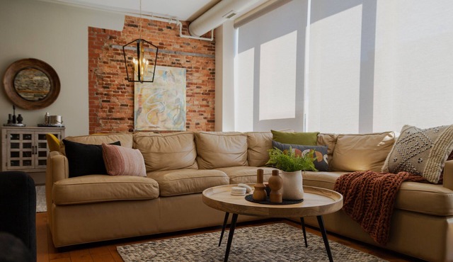 Modern 2 Bedroom Loft Downtown Kingston