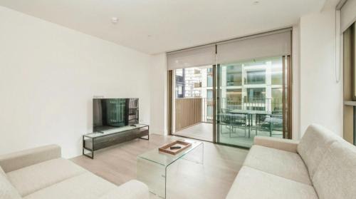 Modern 2-Bedroom London Apartment - Ideal for Business & Leisure
