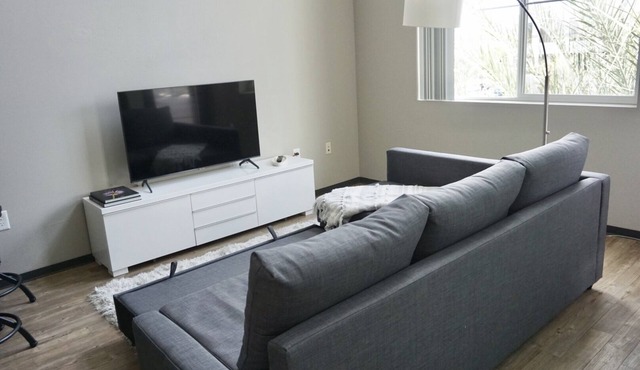 Modern 2 bedroom, Near SNA airport & Newport Beach