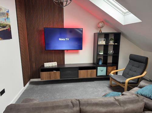 Modern 2 bedroom Penthouse with car parking