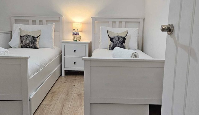 Modern, 2 bedroom, pet-friendly studio, close to Scotlands best golf courses!