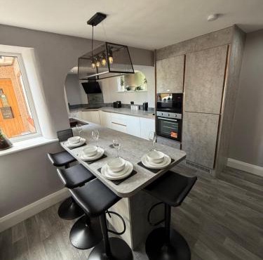 Modern 2 Bedroom Private Detached Cottage