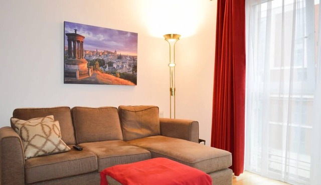 Modern 2 Bedroom Property in Central Edinburgh