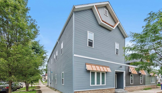 Modern 2-Bedroom Retreat! AC, WiFi, Laundry + Parking – Close to Downtown