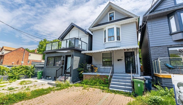 Modern 2-Bedroom Retreat Steps from Danforth