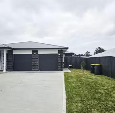 Modern 2 Bedroom Retreat at Gillieston Heights