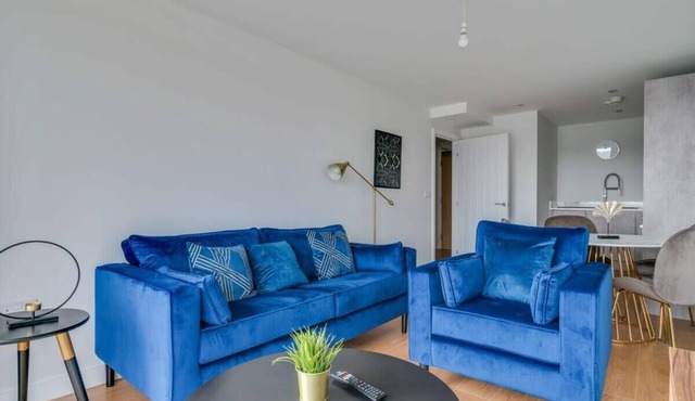 Modern 2 Bedroom Riverside Apartment in Leeds