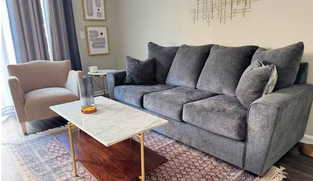 Modern 2 bedroom townhome great location Evansville near hospitals, University
