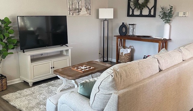 Modern 2-bedroom townhome with fenced yard in welcoming Taylor