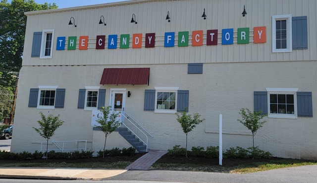 Modern 2-Bedroom Furnished Apartment Near Etown College