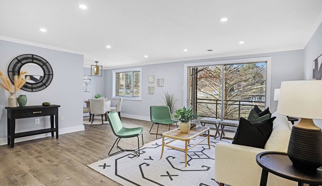 Modern 2-bedroom condo, Walk to metro