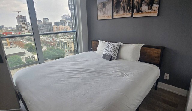 Modern 2 Bedroom with 2 Bathroom in Toronto | Elm Ledbury