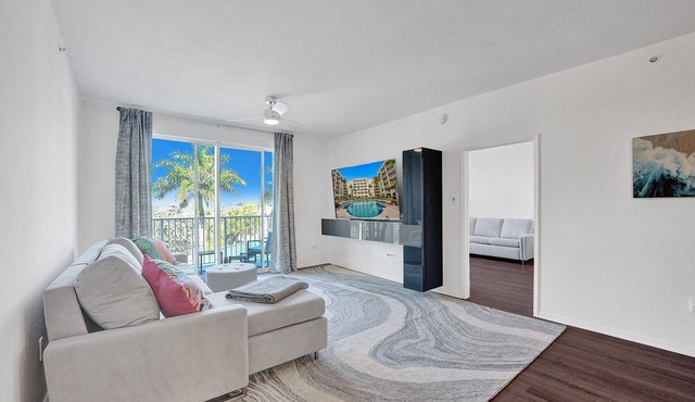 Modern/2 Bedrooms/2 Bathrooms/Boat Parking/Coastal Luxury