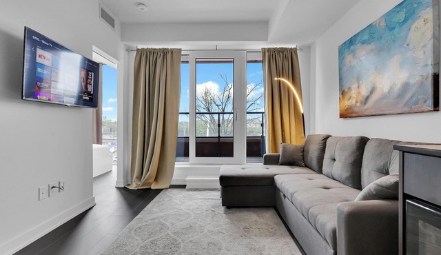 Modern 2 bedrooms condo steps to port credit GO