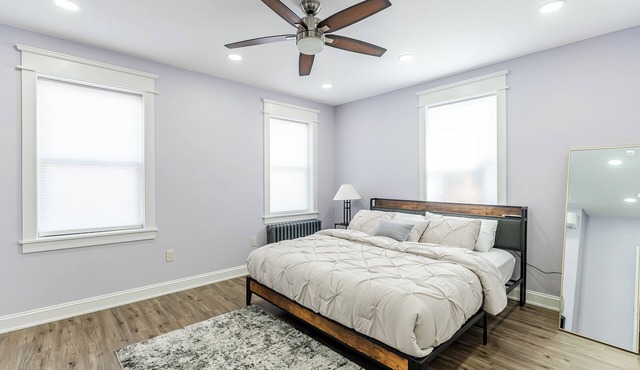 Modern 2 Bedrooms [1 King 1 Queen Bed] in the heart of south Philly! Read More!