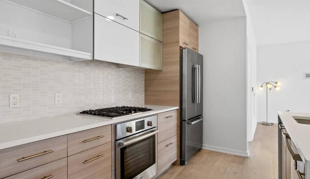 Modern 2 bedrooms with San Francisco skyline view