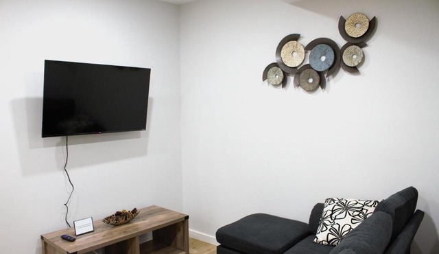 Modern 2 Beds 1 Bath Private Suite, Close to mountains