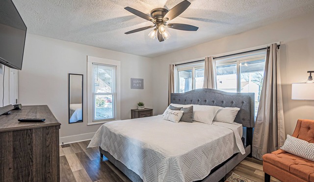 Modern 2 BR Apartment in Troy