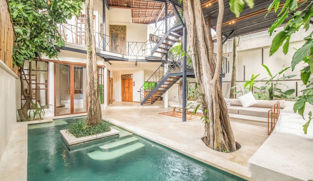 Modern 2-BR Art Deco Villa, 800m from the Beach