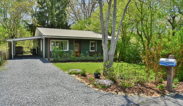 Modern 2 BR Cottage 10 Min from DT, 5 Min from Biltmore - Fresh, Clean & Bright!