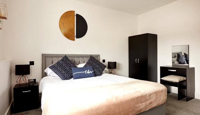 Modern 2-BR Home w/Lift Access in Central Norwich