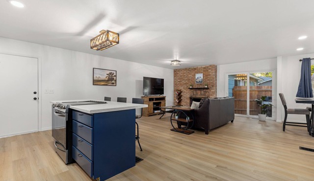 Modern 2 BR Stay - 4 Minutes to Hospitals