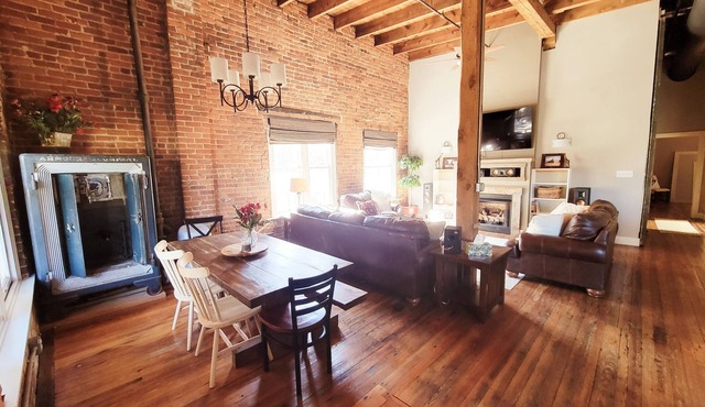 Modern 2 BR w/Rooftop Deck