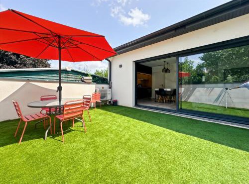 Modern 2 bedroom house, sleeps up to 6